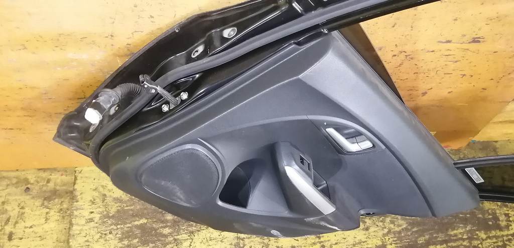дверь Honda Insight