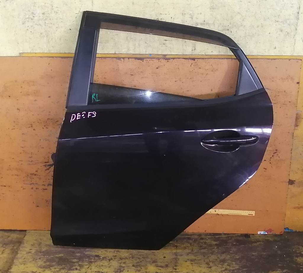 дверь Mazda Demio