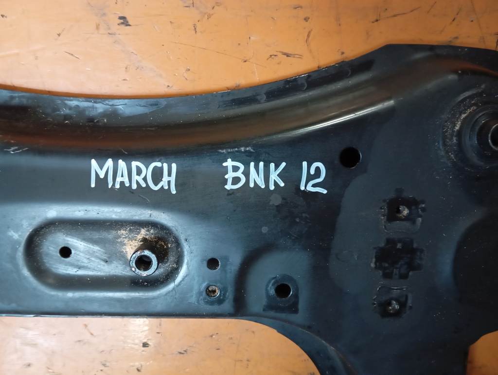 балка Nissan March