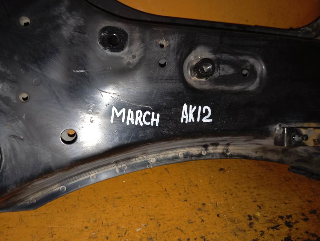 балка Nissan March