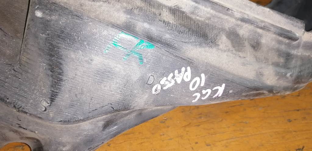 подкрылок Toyota Passo