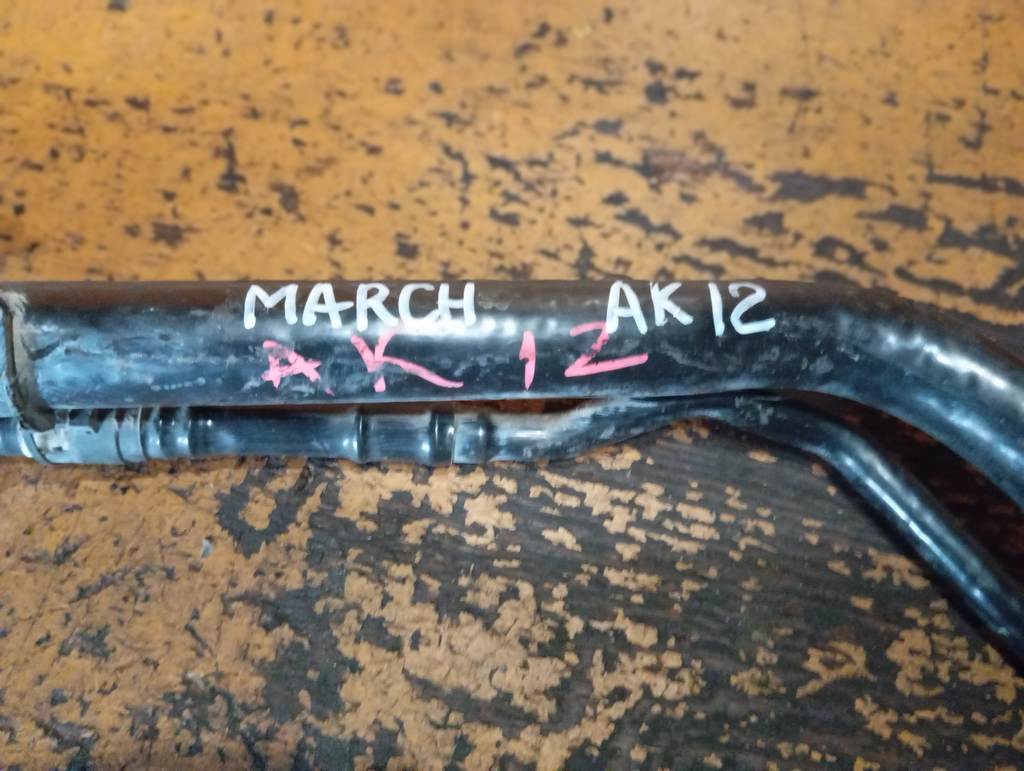заливная горловина топливного бака Nissan March