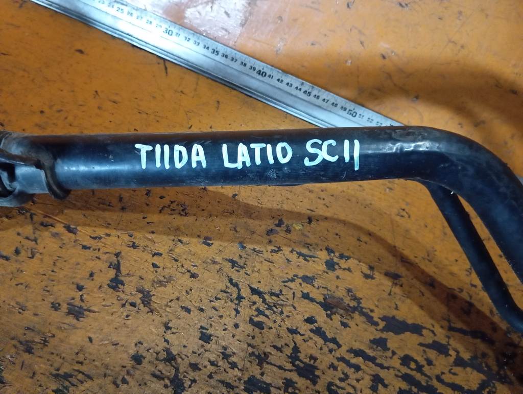 заливная горловина топливного бака Nissan Tiida Latio