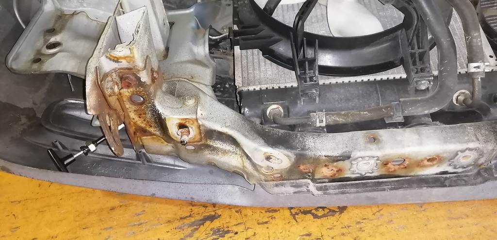 ноускат Mazda Demio