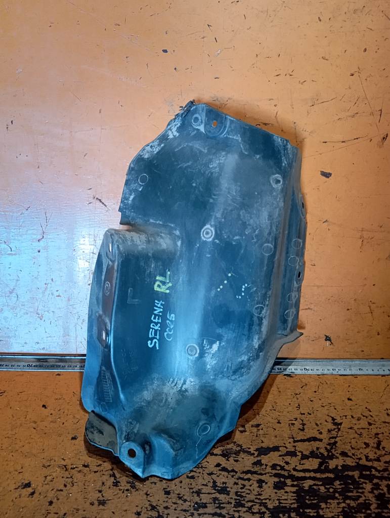 подкрылок Nissan Serena