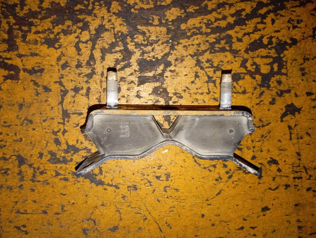 подушка КПП Toyota Land Cruiser