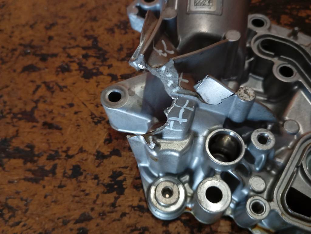 крышка масляного насоса Mercedes-Benz X-Class