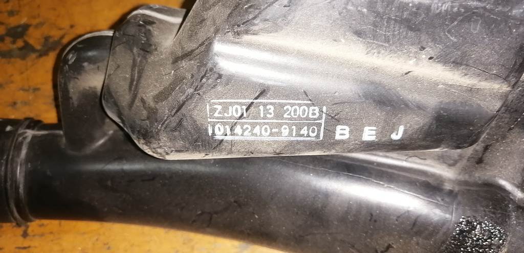 воздухозаборник Mazda Demio
