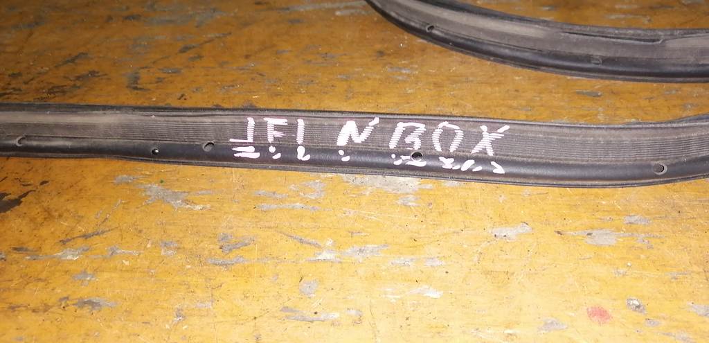 уплотнение багажника Honda N Box
