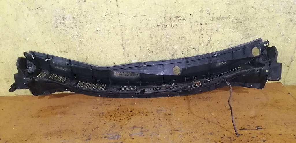 жабо Nissan Tiida Latio