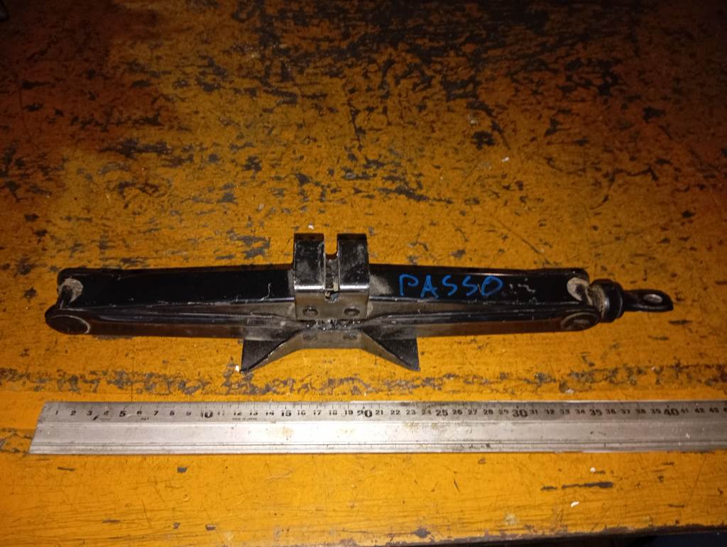 домкрат Toyota Passo