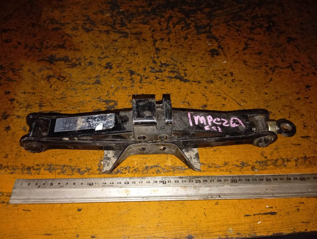 домкрат Subaru Impreza